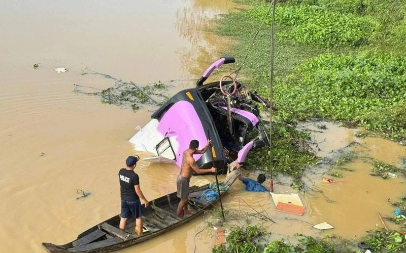 Камбоджадағы автобус апаты