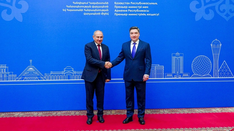 Olzhas Bektenov and Nikol Pashinyan