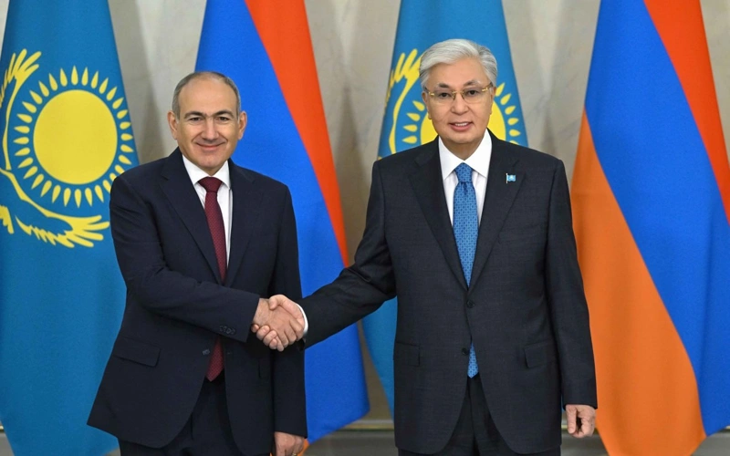 Memleket basshysy Armenııa Premer-mınıstrimen kelissóz júrgizdi