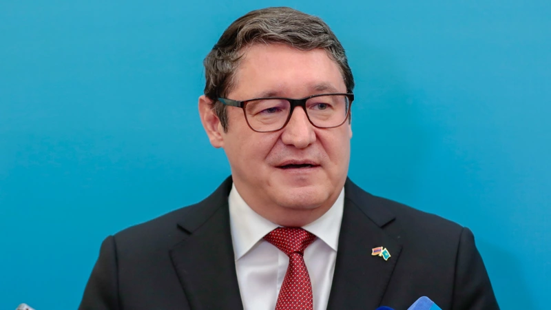 Almasadam Sátqalıev AES qurylysy qalaı júrip jatqanyn aıtty