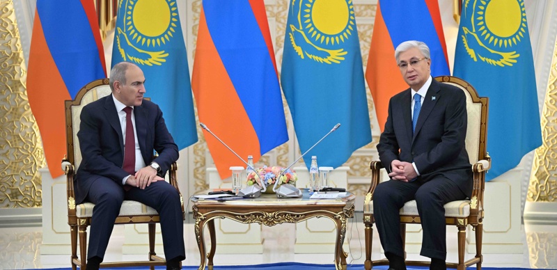 Касым-Жомарт Токаев и Никол Пашенян провели переговоры в Астане