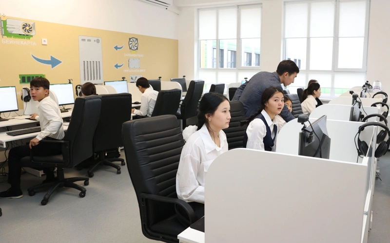 В Таразе еще 28 школ закрылись на карантин из-за вспышки ОРВИ