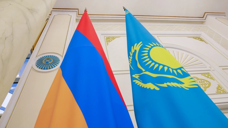 Armenia’s Prime Minister Nikol Pashinyan arrives at Akorda Palaceн