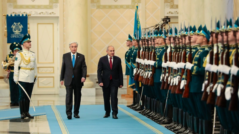 Қасым-Жомарт Тоқаев Армения Премьер-министрін Ақордада қарсы алды