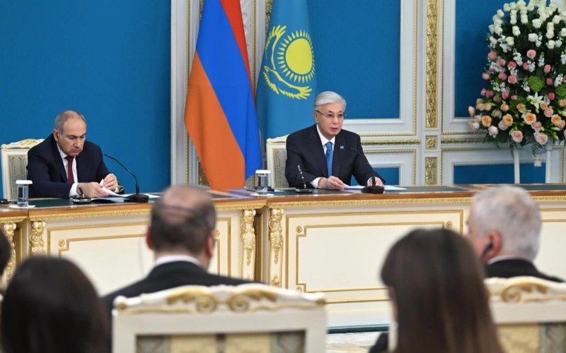 Kassym-Jomart Tokayev and Nikol Pashinyan