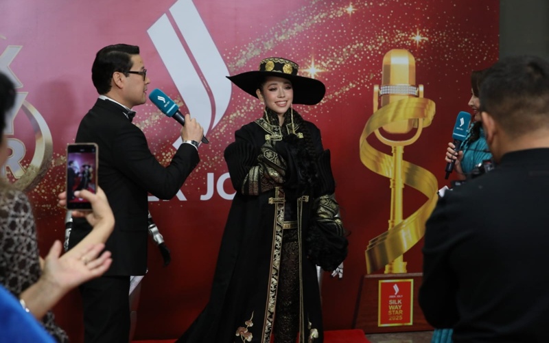 Silk Way Star starts grand finale in Astana with surprise guest appearance