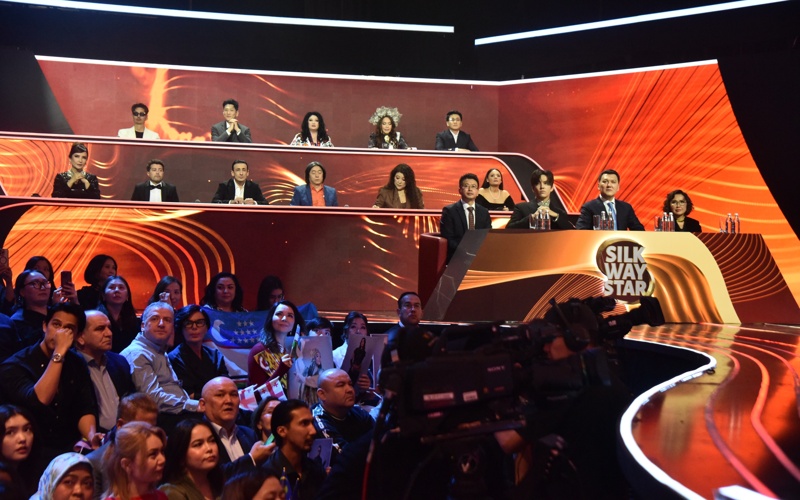 Астане выбрали победителя Silk Way Star: награду финалисту вручил Димаш Кудайберген силк вей