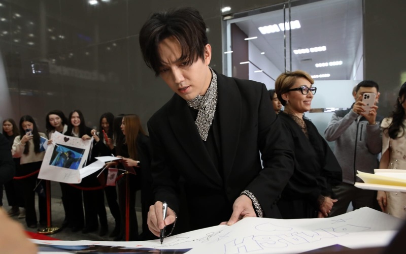 Silk Way Star starts grand finale in Astana with surprise guest appearance