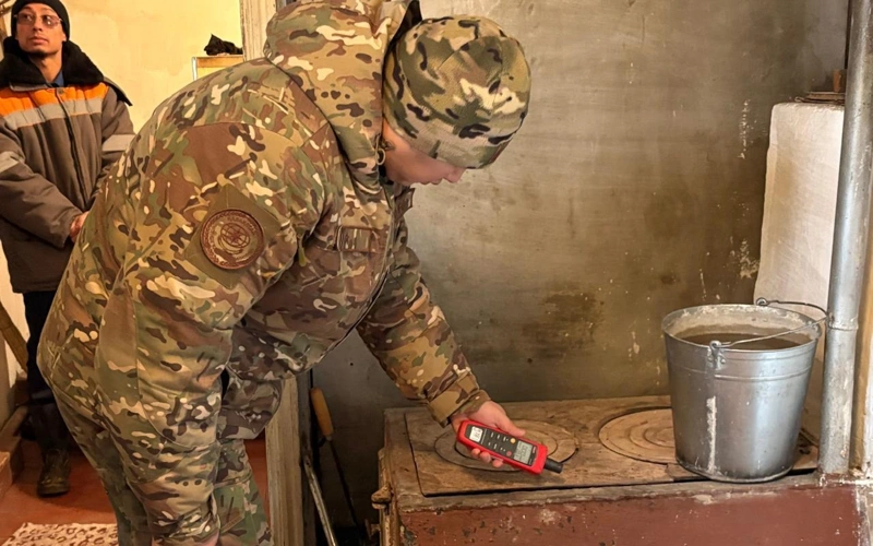 Павлодарда мұқтаж отбасылардың үйлеріндегі мұржалар тегін тазартылып жатыр