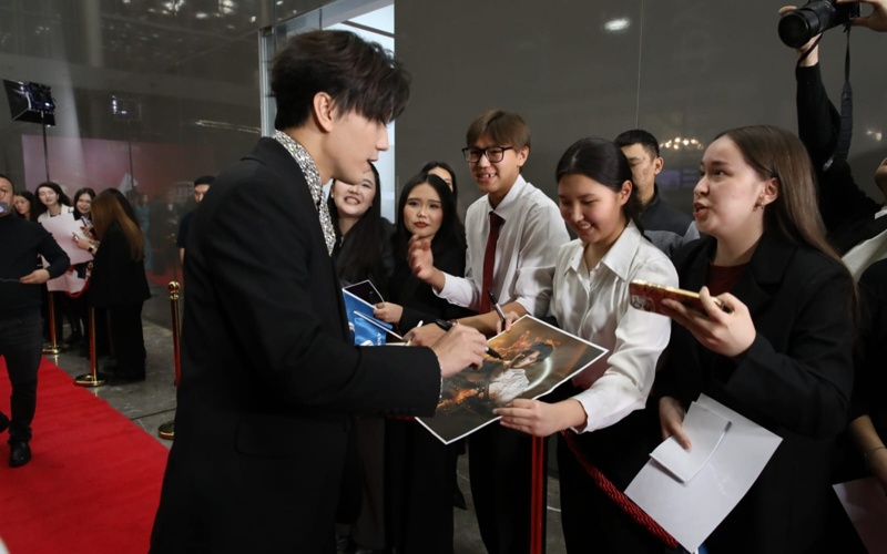 Silk Way Star starts grand finale in Astana with surprise guest appearance