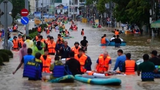 Vietnam floods kill at least 90, leave dozens missing Vietnam floods kill at least 90, leave dozens missing