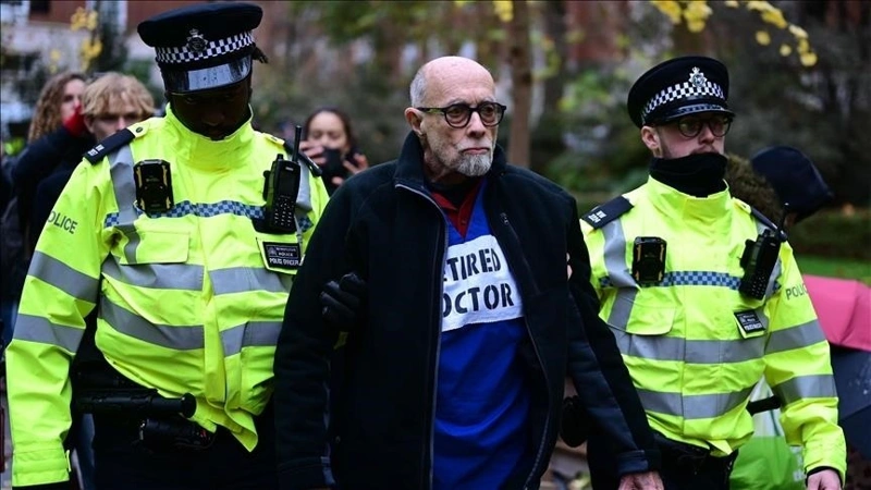 Londonda mıtıng kezinde 90-nan astam adamǵa tártiptik shara qoldanyldy