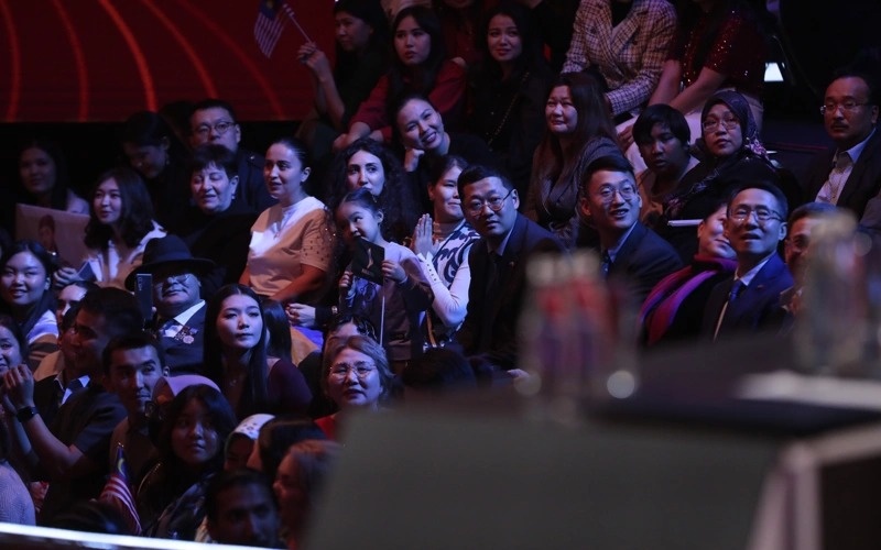 томошабинлар