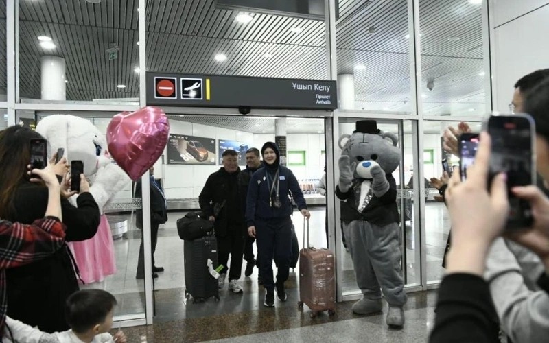 Kazakhstan’s Deaflympic medalists get warm welcome in Astana