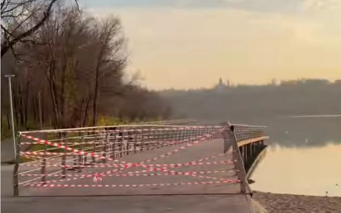 Демонтаж понтонного моста на Сайране в Алматы объяснили в акимате