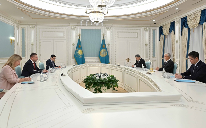 Президент Казахстана провел встречу со Спецпредставителем ЕС по ЦА