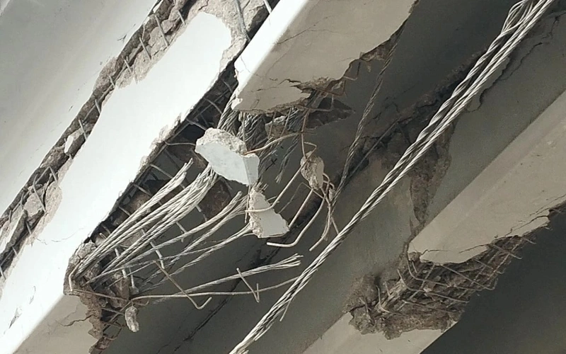 Мост повредили экскаватором на трассе в Павлодарской области