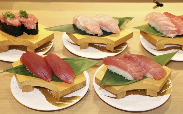 Japanese sushi chain sets Guinness record for largest tuna filleting show