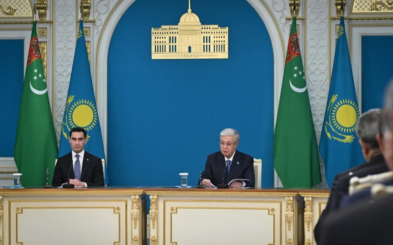 Kassym-Jomart Tokayev and Serdar Berdimuhamedov hold press briefing after talks in Astana