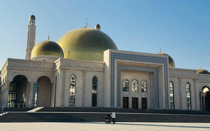 Почему крупнейшая мечеть Алматы до сих пор закрыта для верующих