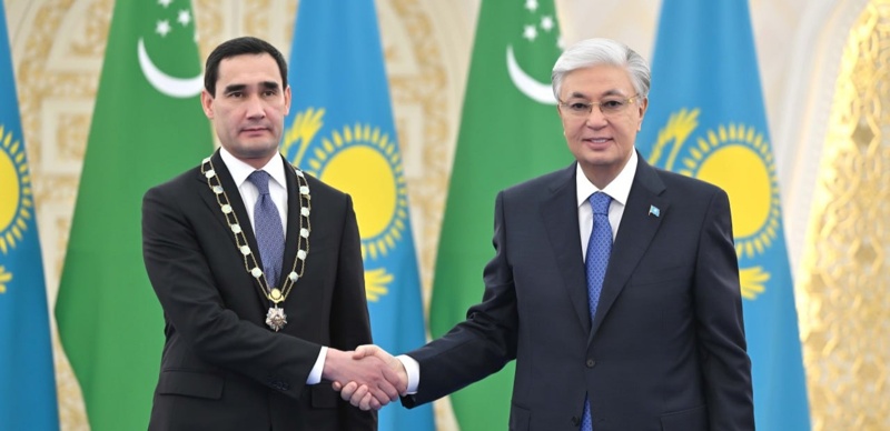 Касым-Жомарт Токаев вручил Сердару Бердымухамедову орден 