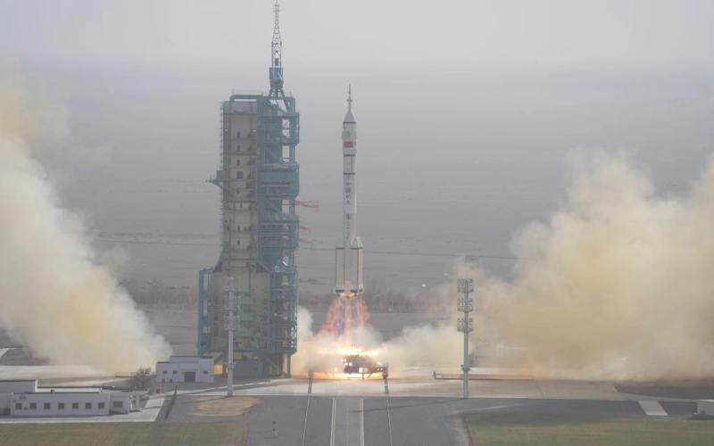 Китай запустил космический корабль Шэньчжоу-22