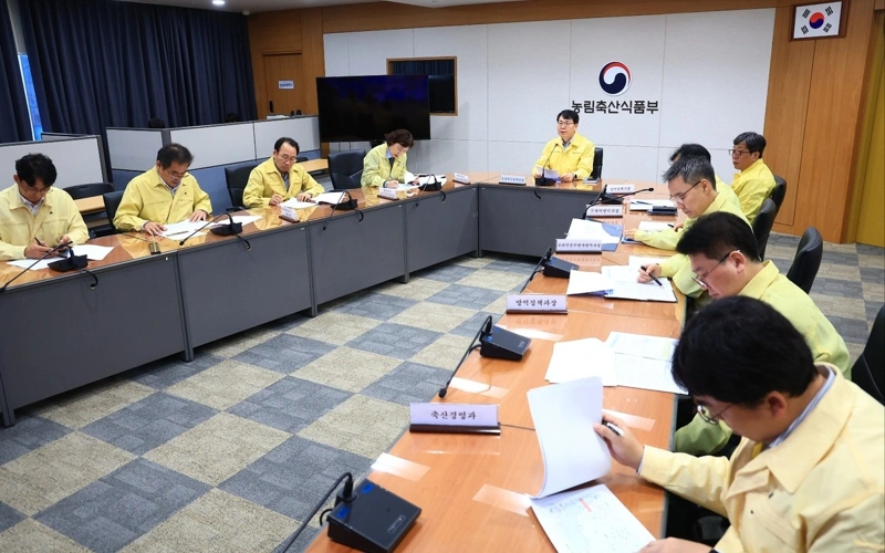 The Central Disaster Management Headquarters holds an emergency meeting to discuss response to the occurrence of an African swine fever case at a pig farm in Dangjin, South Chungcheong Province, on Nov. 25, 2025, in this photo provided by the agriculture ministry. (PHOTO NOT FOR SALE) (Yonhap)