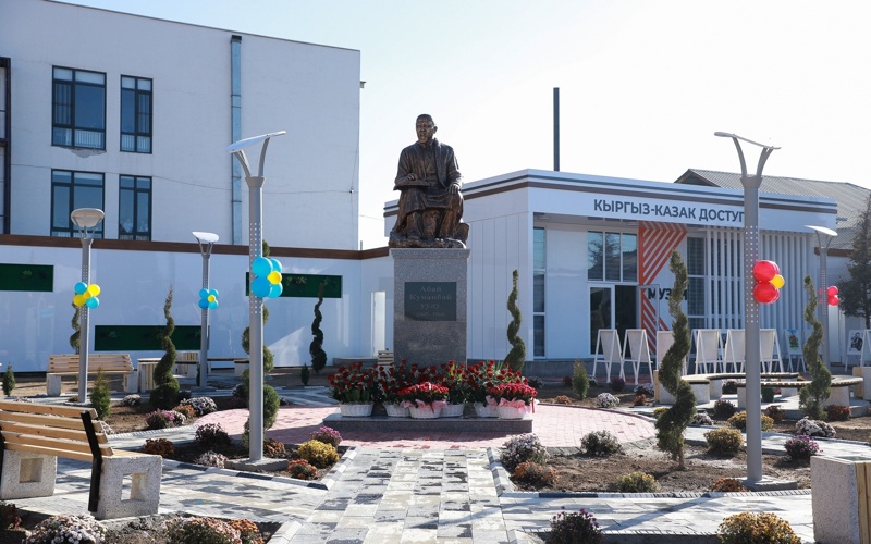 Улицу, памятник и музей Абая Кунанбаева открыли в кыргызском городе Ош