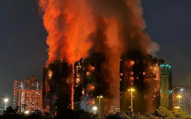 Число жертв пожара в жилом комплексе Гонконга достигло 44