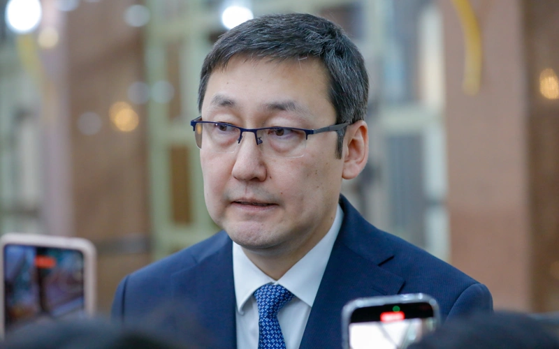 Планирует ли Минздрав повышать зарплаты фельдшерам в Казахстане