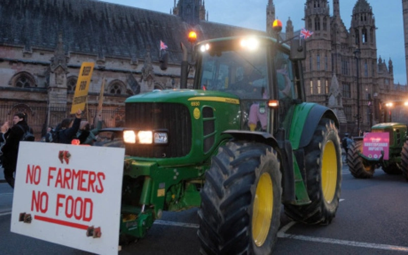Лондонда фермерлер тракторларымен ереуілге шықты