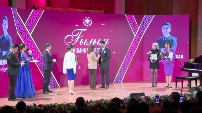 Лауреатов государственной молодежной премии «Дарын» наградили в Астане