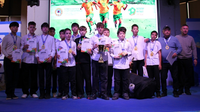 Победителей городского чемпионата «Балалар футбол лигасы» наградили в Алматы
