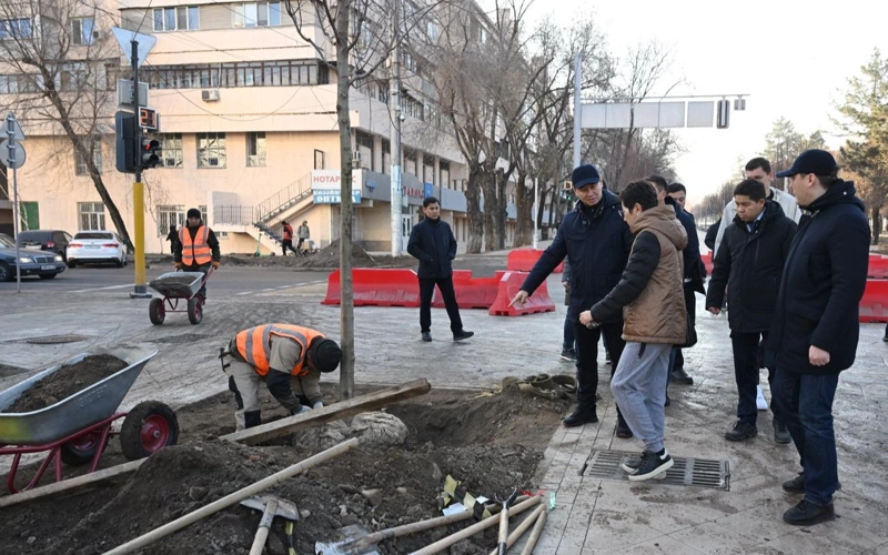 Аким Алматы ознакомился с ходом благоустройства территории вдоль улицы Пушкина