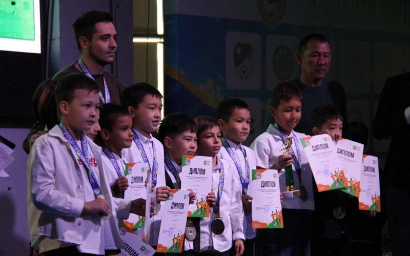 Победителей городского чемпионата «Балалар футбол лигасы» наградили в Алматы