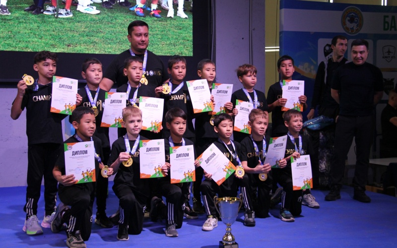 Победителей городского чемпионата «Балалар футбол лигасы» наградили в Алматы