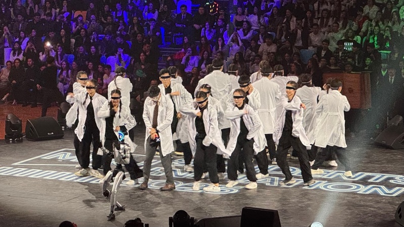 Dos Mukasan performed at MNU student induction ceremony