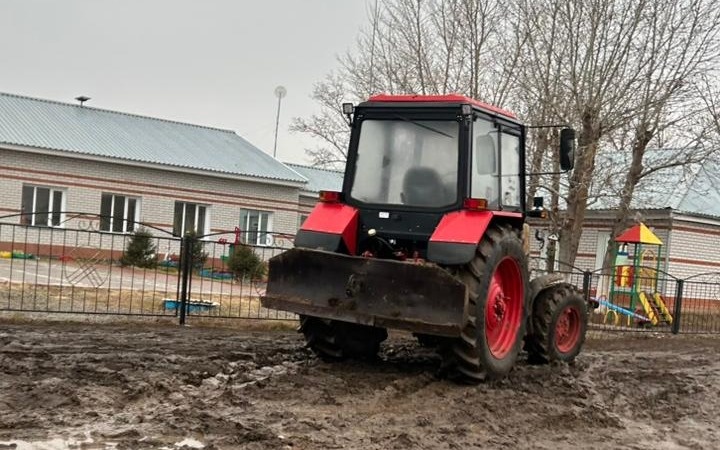 Павлодар өңіріндегі оқушылар ми батпақтан ауыл ішіндегі мектепке жете алмай жүр