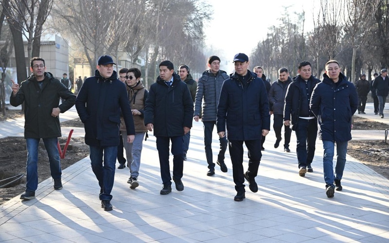 Аким Алматы ознакомился с ходом благоустройства территории вдоль улицы Пушкина