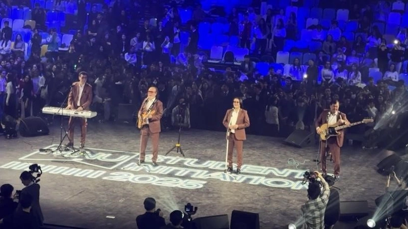 Dos Mukasan performed at MNU student induction ceremony