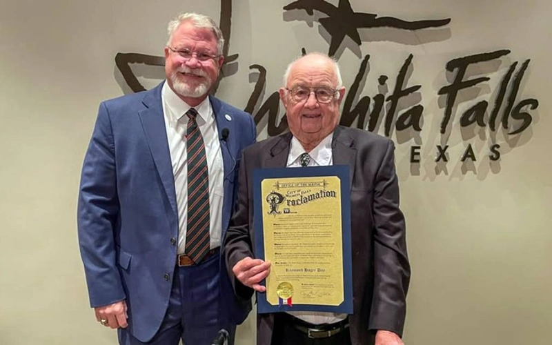 Техасда 95 ёшли автобус ҳайдовчиси рекордлар китобига кирди