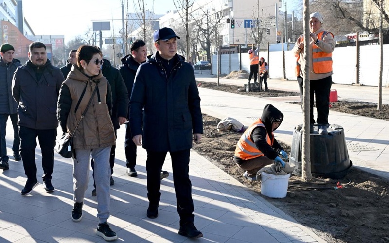Аким Алматы ознакомился с ходом благоустройства территории вдоль улицы Пушкина