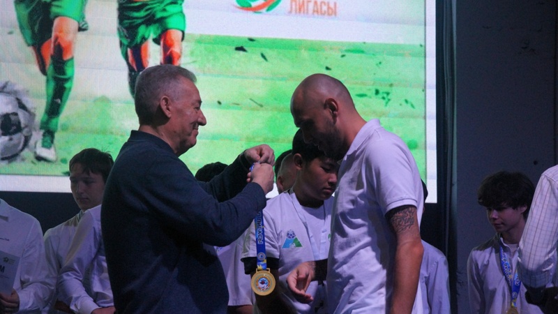 Победителей городского чемпионата «Балалар футбол лигасы» наградили в Алматы