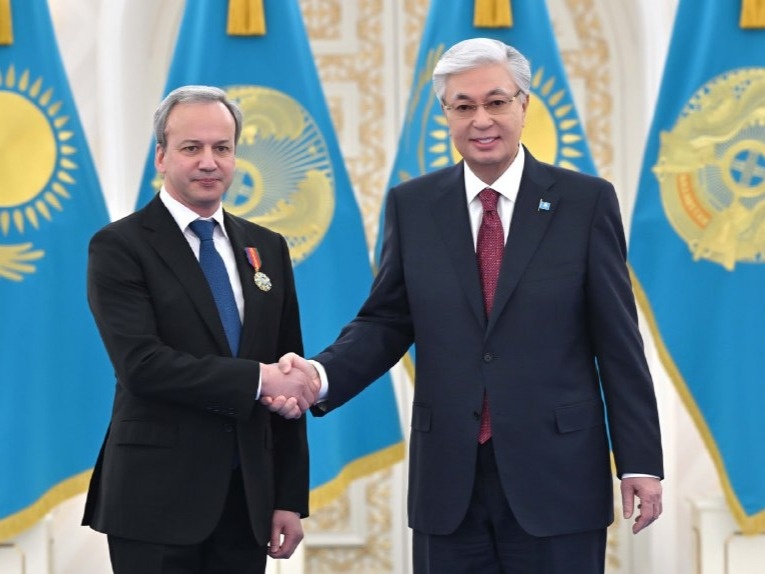 Токаев наградил Президента Международной федерации шахмат Токаев наградил Президента Международной федерации шахмат