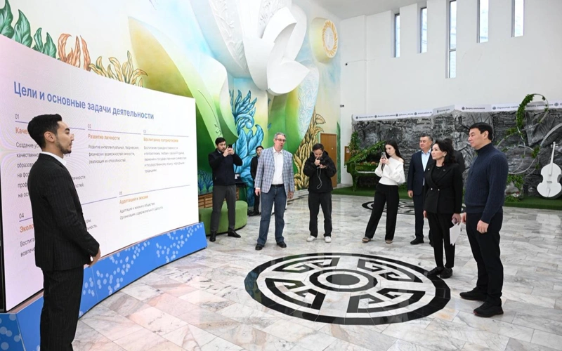 Almaty ákimi Oqýshylar saraıy men Almaty mýzeıiniń jumysymen tanysty