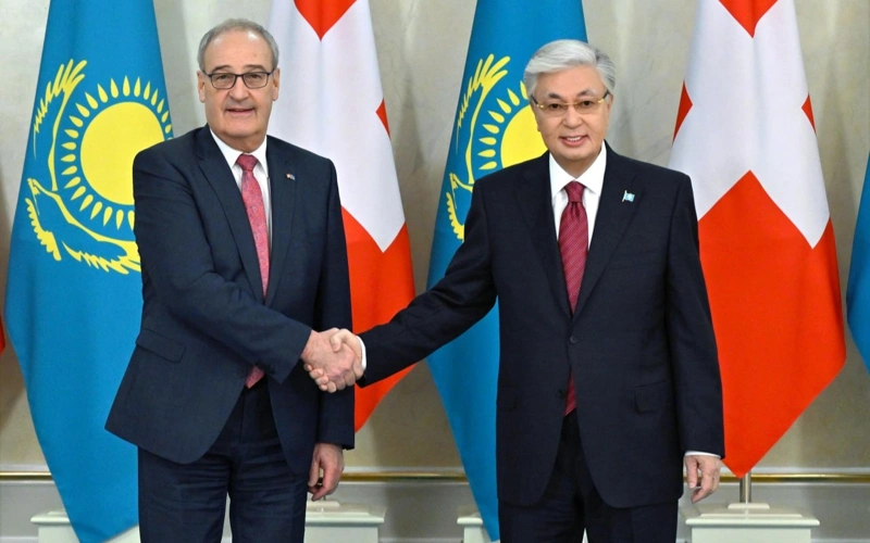Memleket basshysy Shveıtsarııa vıtse-prezıdenti Gı Parmelanmen kelissóz júrgizdi 