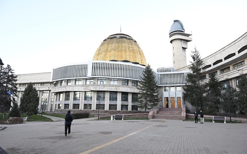 Almaty ákimi Oqýshylar saraıy men Almaty mýzeıiniń jumysymen tanysty