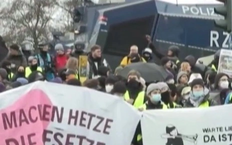 Germanııada ońshyl jastar uıymyn qurýǵa qarsy jappaı narazylyq aktsııalary ótip jatyr