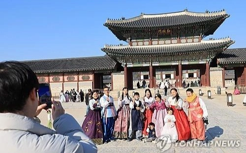 Foreign residents in S. Korea top 2.8 mln for first time in Oct.