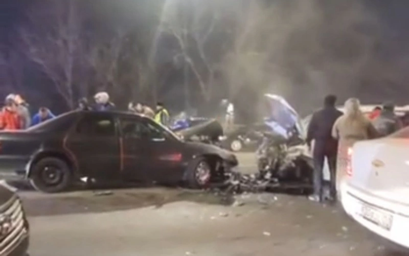 Три человека пострадали в массовом ДТП в Алматы